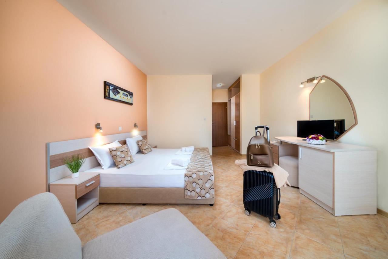 Aurelia Complex 3*