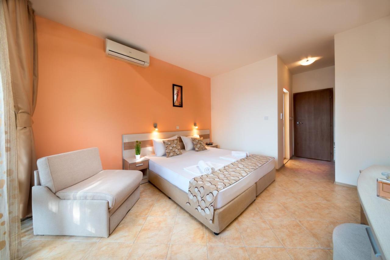 Aurelia Complex
