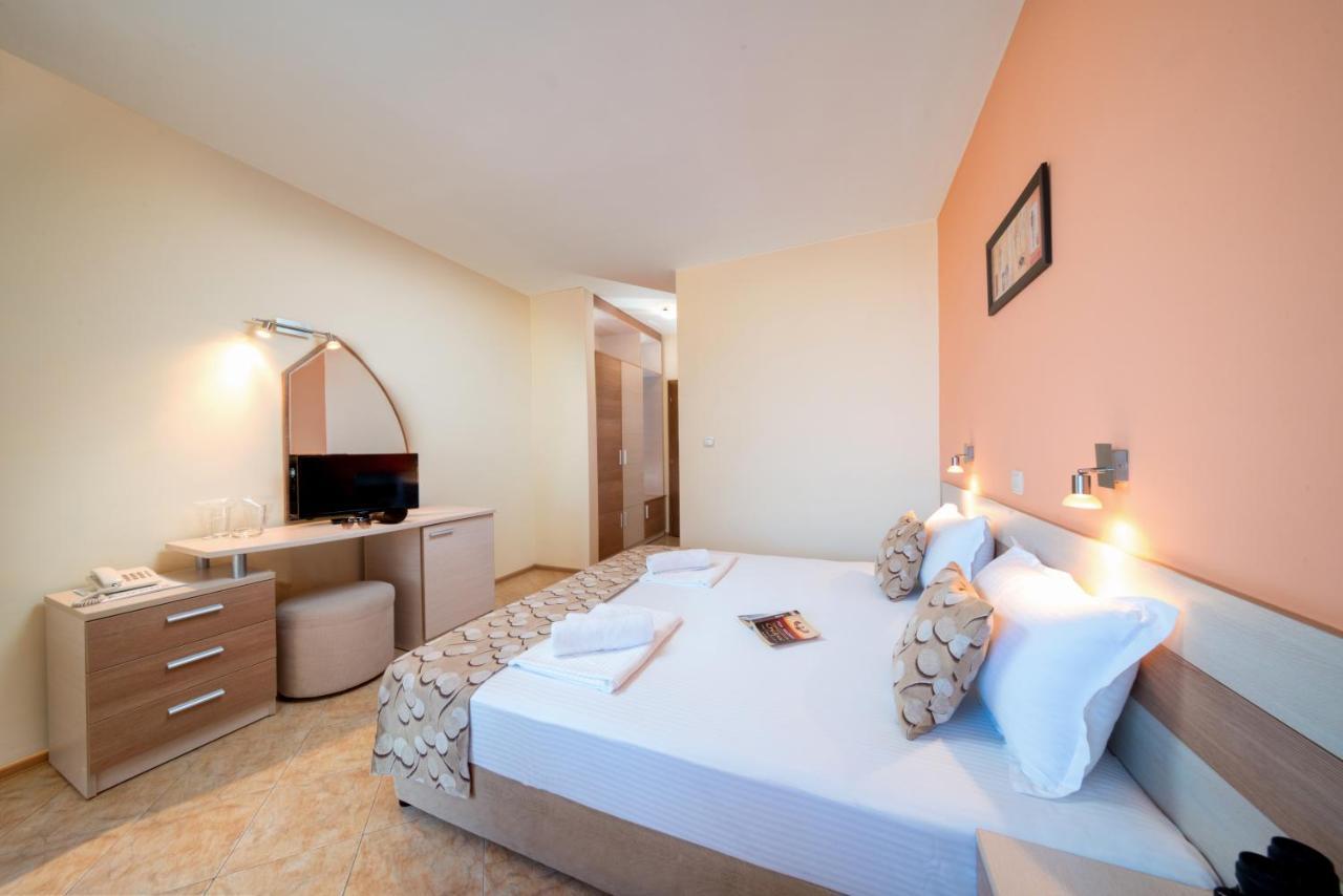 Aurelia Complex 3*