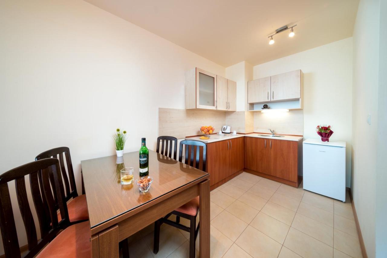 Aurelia Complex 3*