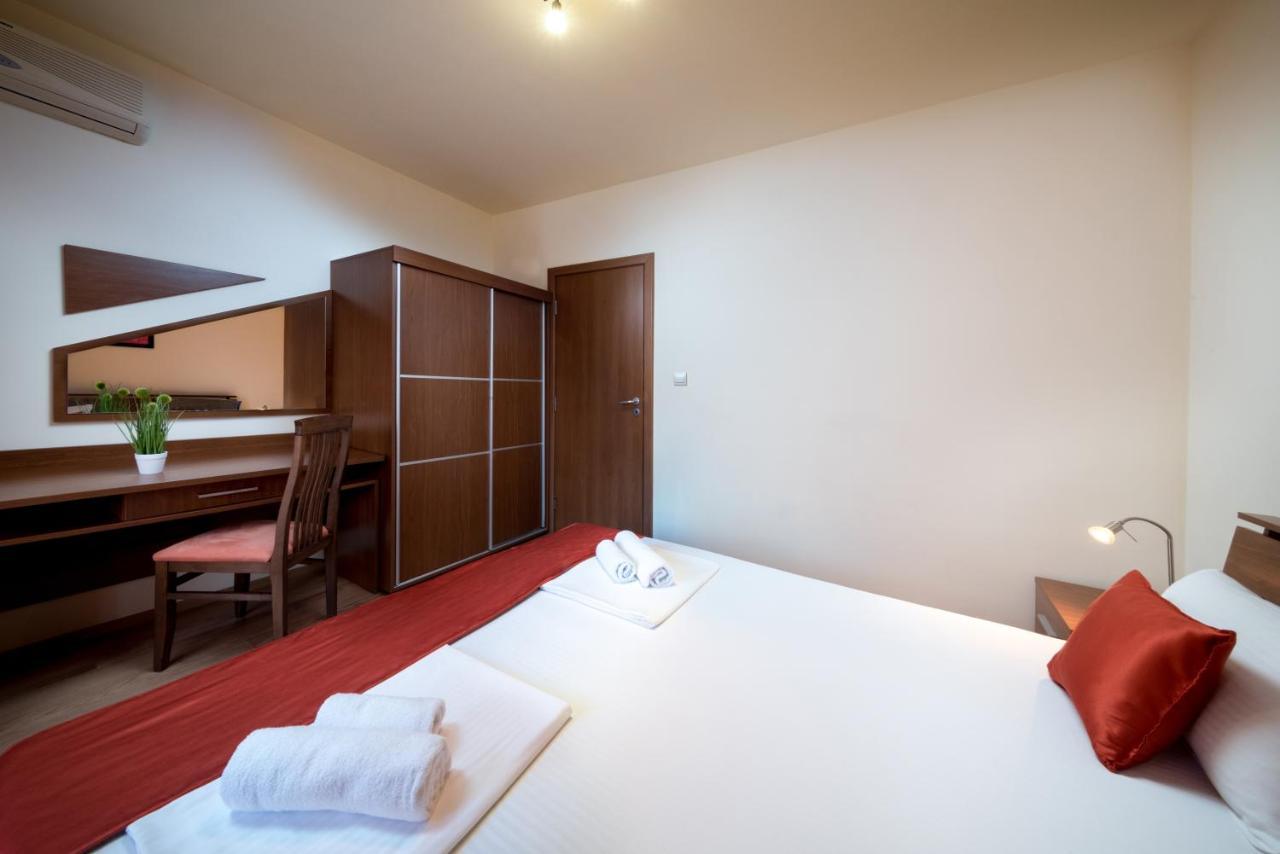 Aurelia Complex 3*