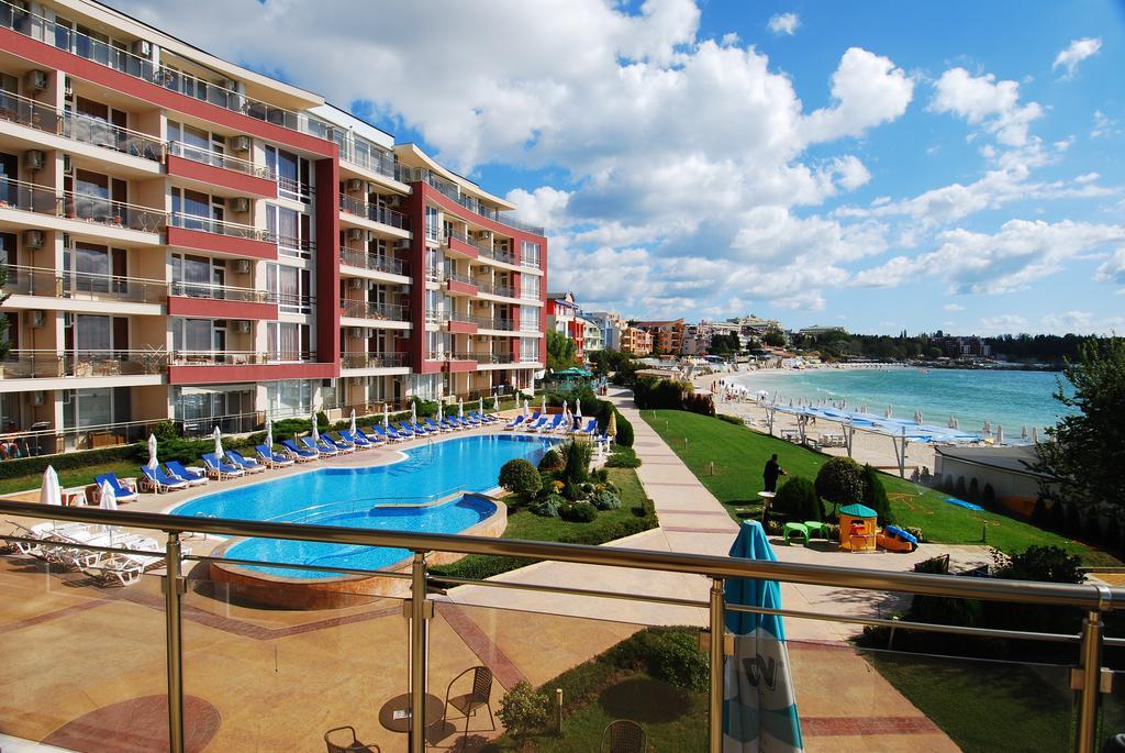 Aurelia Complex